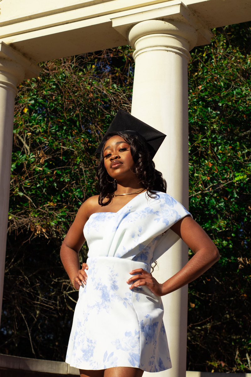 africancherry_'s tweet photo. True Blue
💙🎓🦅
Bachelors of Science in Nursing

✅Magna Cum Laude
✅Debt Free
✅20 years old
✅Miss Purple 2020
Grateful to God, my amazing family and friends for all their support. If I can do it, you can too! 
#GSGrad20 https://t.co/BEN1kWx8qb