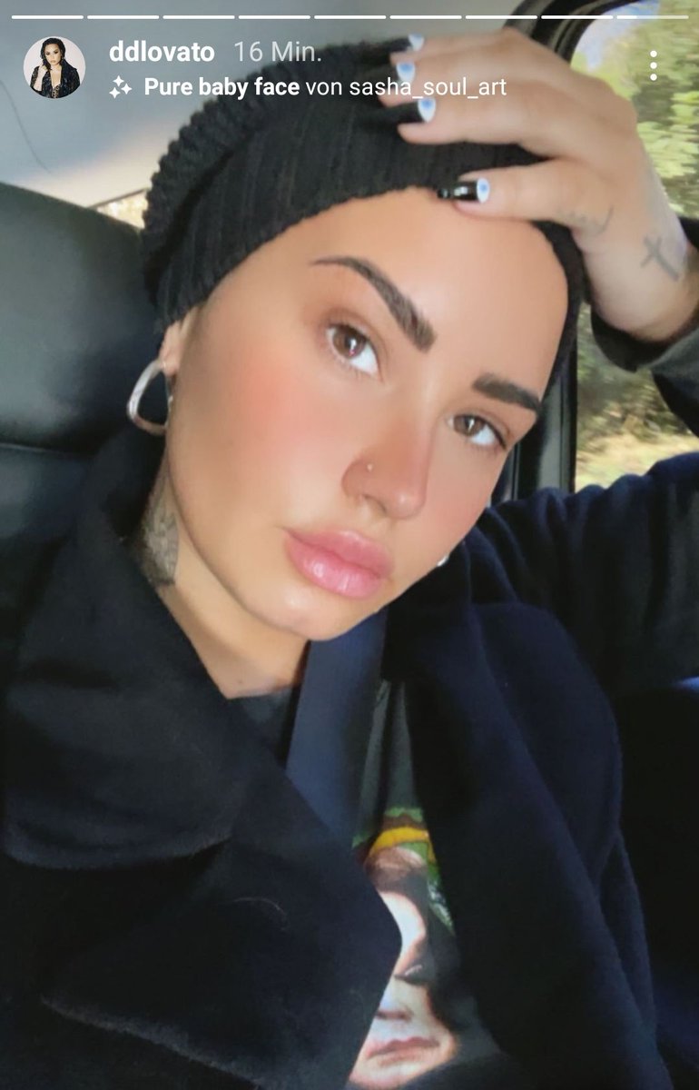 xCaughtbyDemi's tweet photo. I know I've been on a hiatus BUT LOOK AT HER 😭  big dick energy af, I'm so bi https://t.co/4Xw64aJ79Z