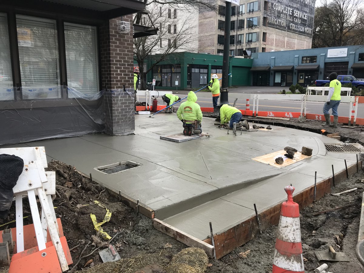 PBOTinfo's tweet photo. Happy #FlandersFriday!
We're making good progress on Flanders Crossing ahead of the bridge's installation the weekend of Jan. 8-10!
Details: https://t.co/x5V5lp2FTU
#pdxtraffic #pdxbikes #pdx #bridgetown #bridgecity https://t.co/A5toXXjkJD