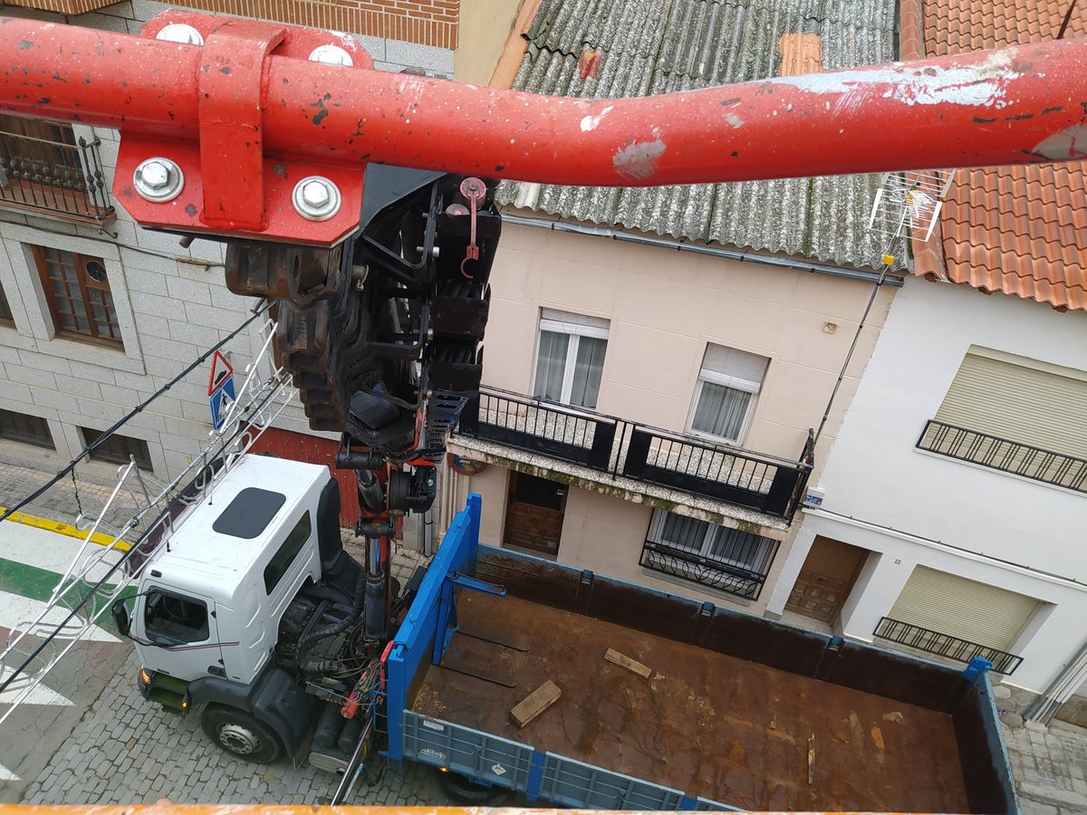 ivangalanf's tweet photo. Primer día oficial de trabajo con la Renoleta https://t.co/nMAlOvX3AK