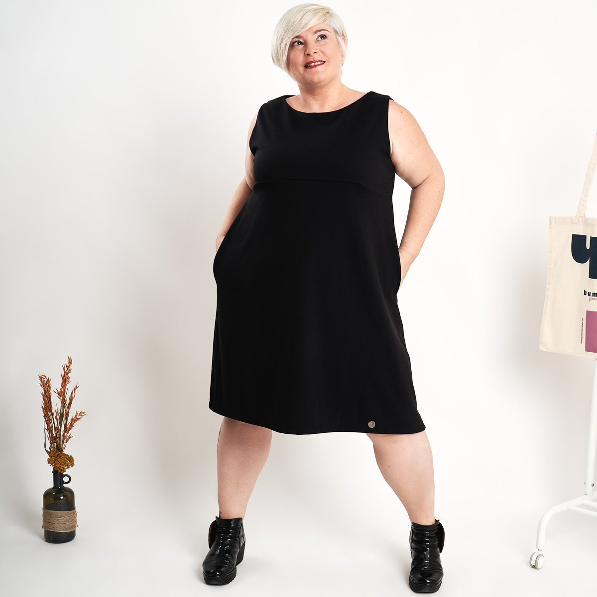 BarcelonaBumbo's tweet photo. Sea cual sea tu estilo, el RUSCALLEDA siempre te favorece. ¡Triunfarás!
@Xef_Ruscalleda
Look completo y detalles en https://t.co/s4VRakh0oE
Tallas de verdad para mujeres de verdad
#moda #mujer #hechoenbarcelona #modabarcelona #barcelona #km0 #tallasparatodas #modaonline https://t.co/E2E6An4Z1P