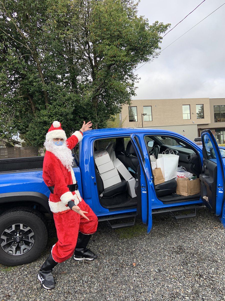 forritcu's tweet photo. 🎅🤶 #Santa is in town! With the help of their little elves,  Mr. and Mrs. Claus were able to deliver holiday gifts to our wonderful volunteers and staff on time this year. 🎄

Thank you Santa (aka our CEO Justin) for making this season extra special! 

#dreamteam #funboss https://t.co/wHTuFYwHY9