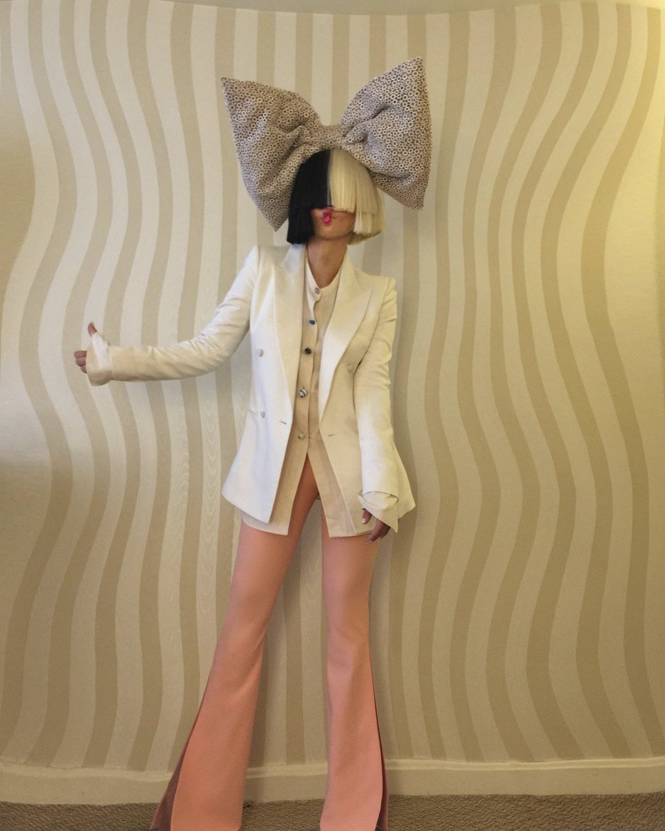 Nueva hermosísima imagén de Sia de la era This Is Acting publicada por Sony Music en celebración de su cumpleaños N°45. 🥳🎂

#Sia #HappyBirthdaySia