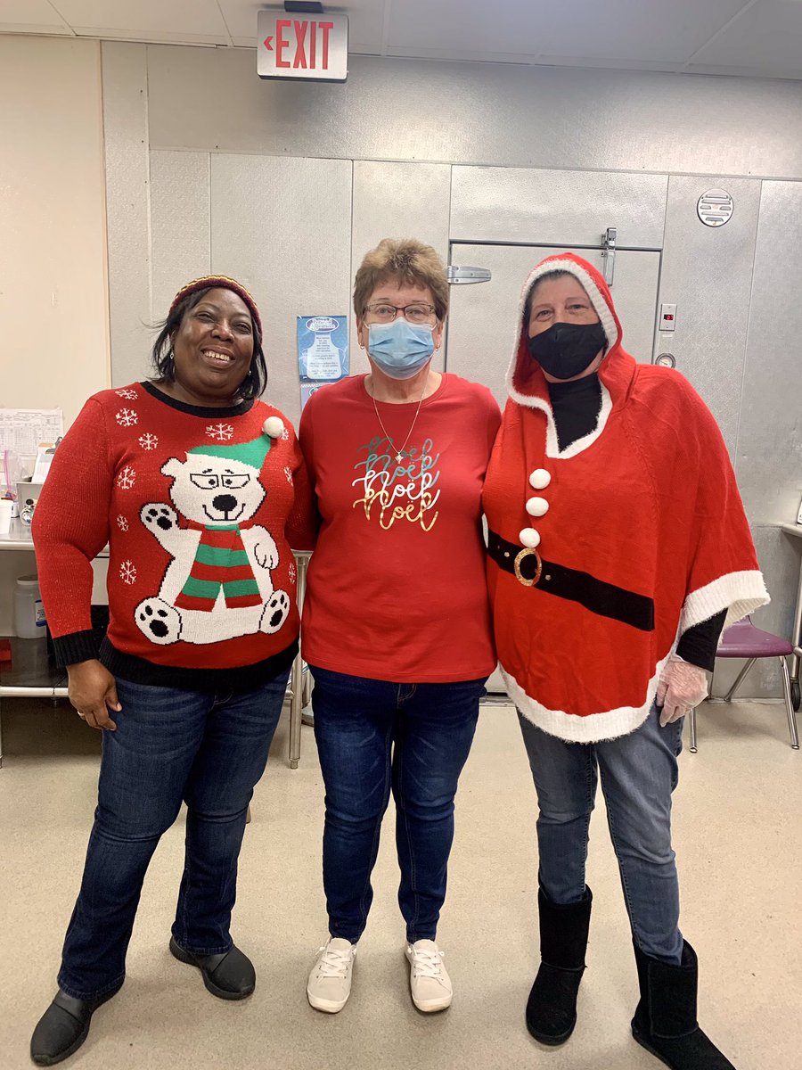SaludaCounselor's tweet photo. Kindness is never tacky, but these sweaters certainly are! Thank you to everyone who participated in @SaludaHigh’ #GoldenGateMovement #HolidaySpiritWeek of Kindness! #StayKind #IWillBeThatPerson #SHSTigerPride #OneSaluda https://t.co/kL37FGvU8A