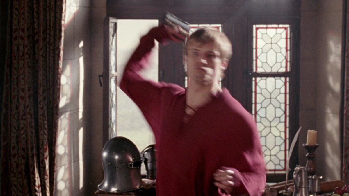 merlin_itacon's tweet photo. Arthur che lancia cose a Merlin. Practically the entire show.
#merthur ♥️

Keep signing and sharing the petition for a #Merlin convention in Italy 🇮🇹
Petition link 👉🏻 https://t.co/5HtGUTthWf https://t.co/QZnvn3tjZD