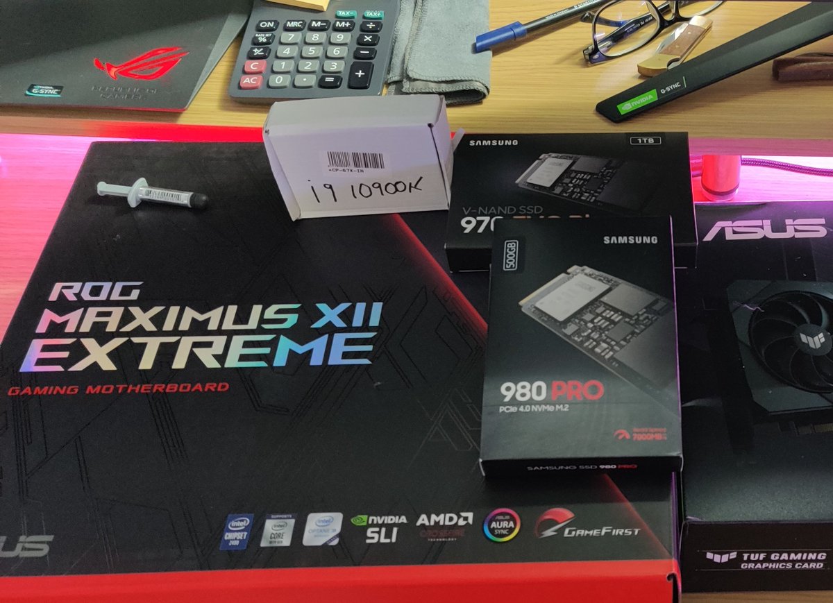 Punny2000's tweet photo. Rest of my PC stuff turned up to day 😀😀#asus #Samsung #rog https://t.co/25MZIsEHe2