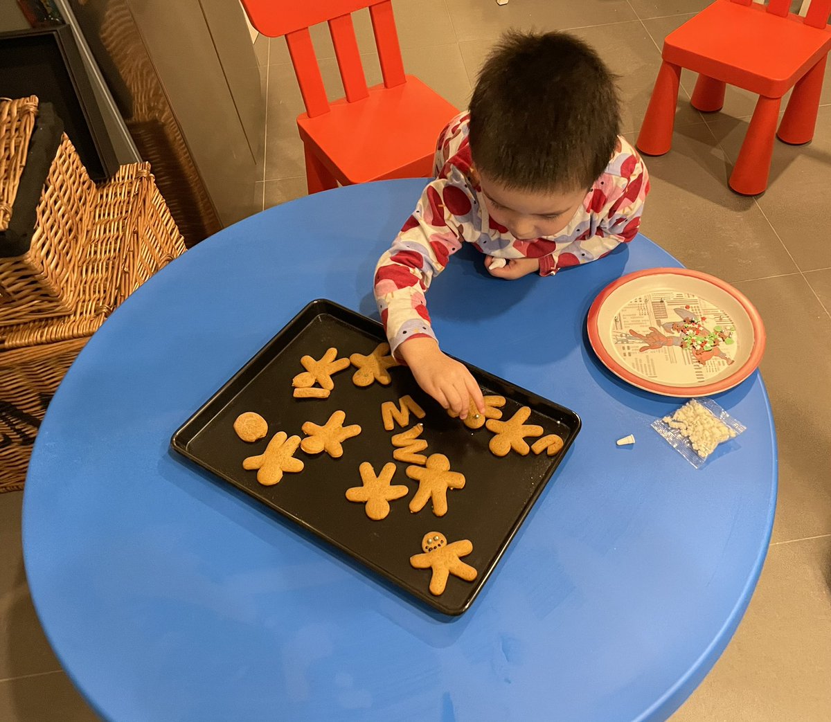 jlaihoward's tweet photo. Tasting is such important part so head baker decided to decorate one then move on to the tasting duty, and delegate decorating to Daddy.
#NurseryTPS https://t.co/pt0i01CVV3