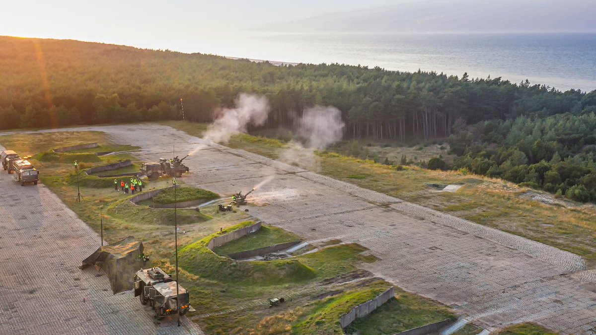 TheDeadDistrict's tweet image. #PolishArmy receive first unit of #PILICA Anti-Aircraft #MissileSystem. The system have officially entered in service at the 3rd Air Defense Missile Brigade of Polish Army. This is the one of the 6 ordered system
One system includes: 6 fire units with...⤵️
thedeaddistrict.blogspot.com/2020/12/polish…
