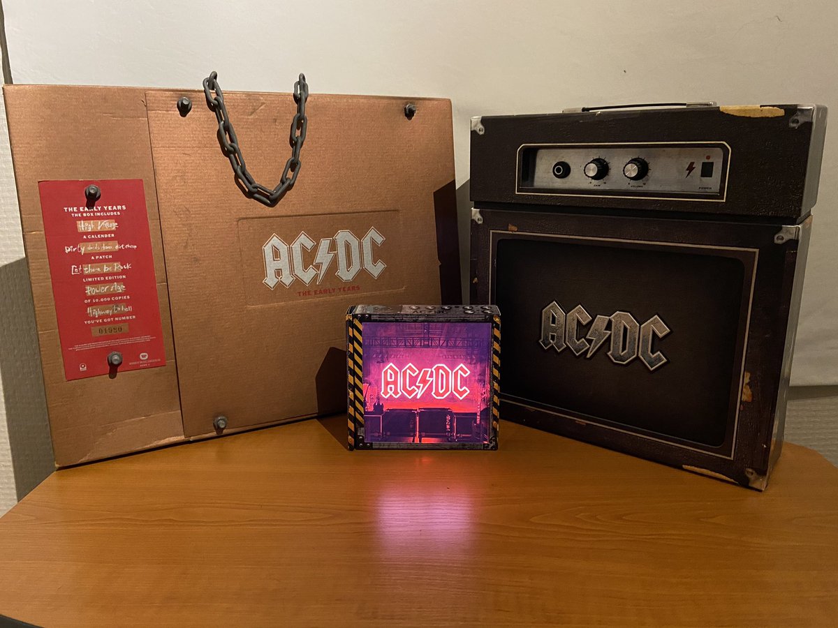 Juss1kk's tweet image. Finally here!! Joining some friends... #PWRUp #deluxebox @boggi78 #collectionboxes @acdc