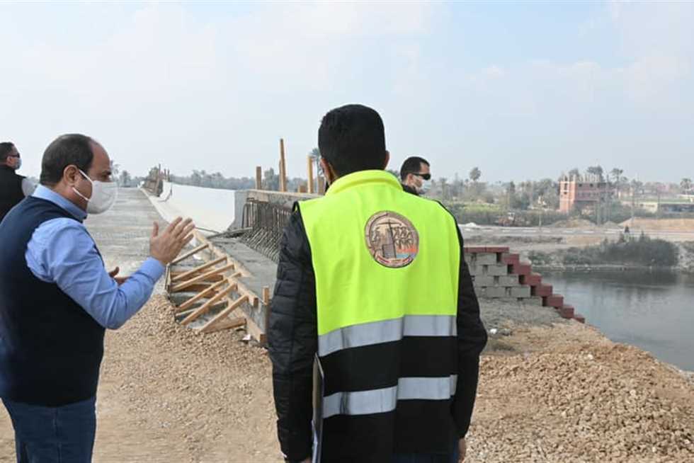 السيسي يتفقد الطريق الدائري الأوسطي مزيد من الصور