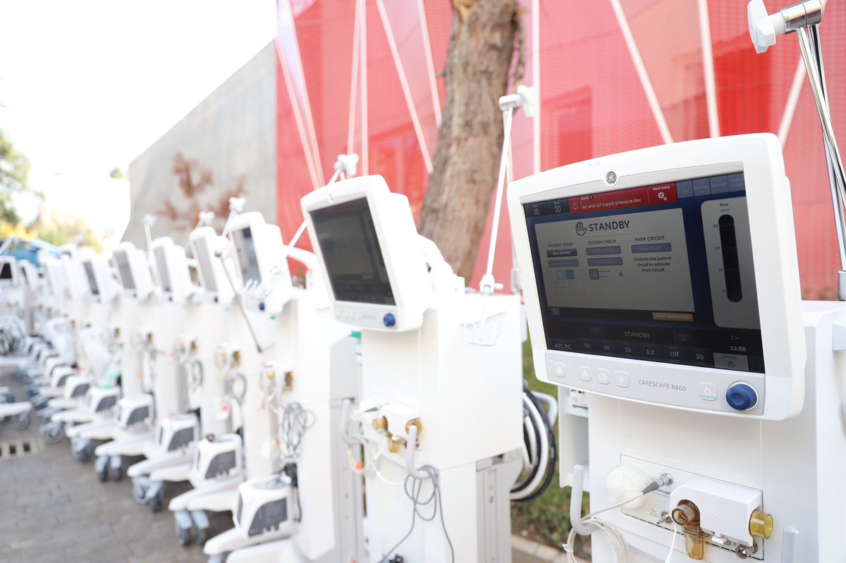 GManastirliu's tweet image. 🏥 44 respiratorë të rinj, të fjalës së fundit të teknologjisë, financim i buxhetit të shtetit, i janë shtuar flotës së aparaturave  në shërbimin shëndetësor publik për përballimin e situatës së epidemisë ✅ 

#ForcojmëKapacitetet 
#Bashkë 🤜#COVID19🤛