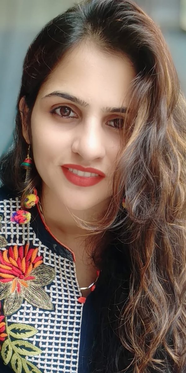 BhavikaRajaswan's tweet photo. @Oliviacosmetics Here is my entry dear team @Oliviacosmetics
#OliviaLipStyle #OliviaLipBalm
#OliviaCaramelLipBalm #OliviaStrawberryLipBalm #OliviaMuskmelonLipBalm #OliviaWinterLipBalm #WinterCare #WinterLips #Contest
Tagging
@reenag00091
@Aditimalhotra86
@Soniyaskjain1 https://t.co/acL28HJDrP