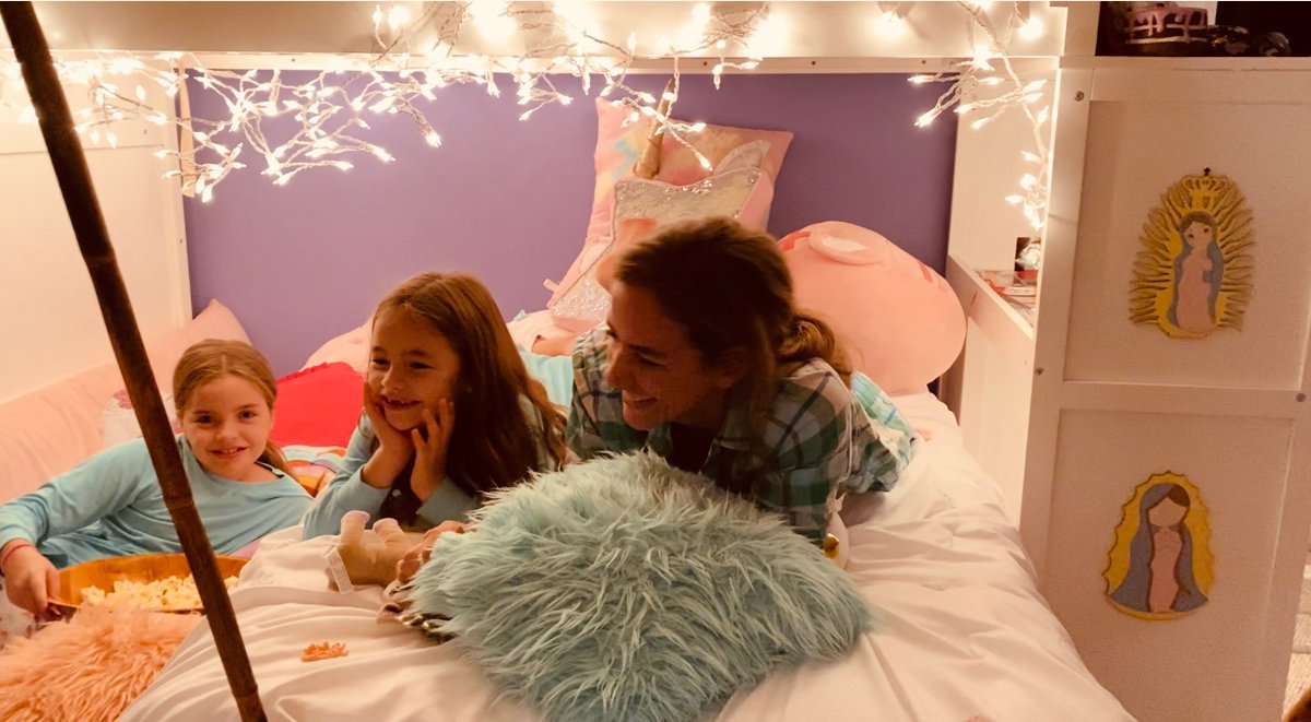 We built a fort to watch  #TheCroodsWatchparty .... we are so excited!! <a href="/WeAllGrowLatina/">#WeAllGrow Latina</a>