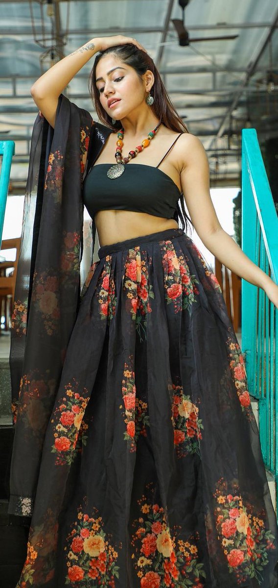 SummerFun003's tweet image. She just looks beautiful in any dress🖤🖤🖤❤❤❤💛💛💛
#symrankaur