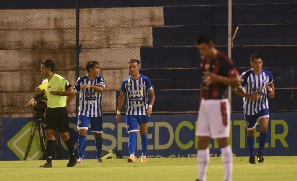 Cerro perdió la punta ante el 12 de Octubre, derrota por 2-1. Pueden tocar equipos más fuertes en Cuartos de final.