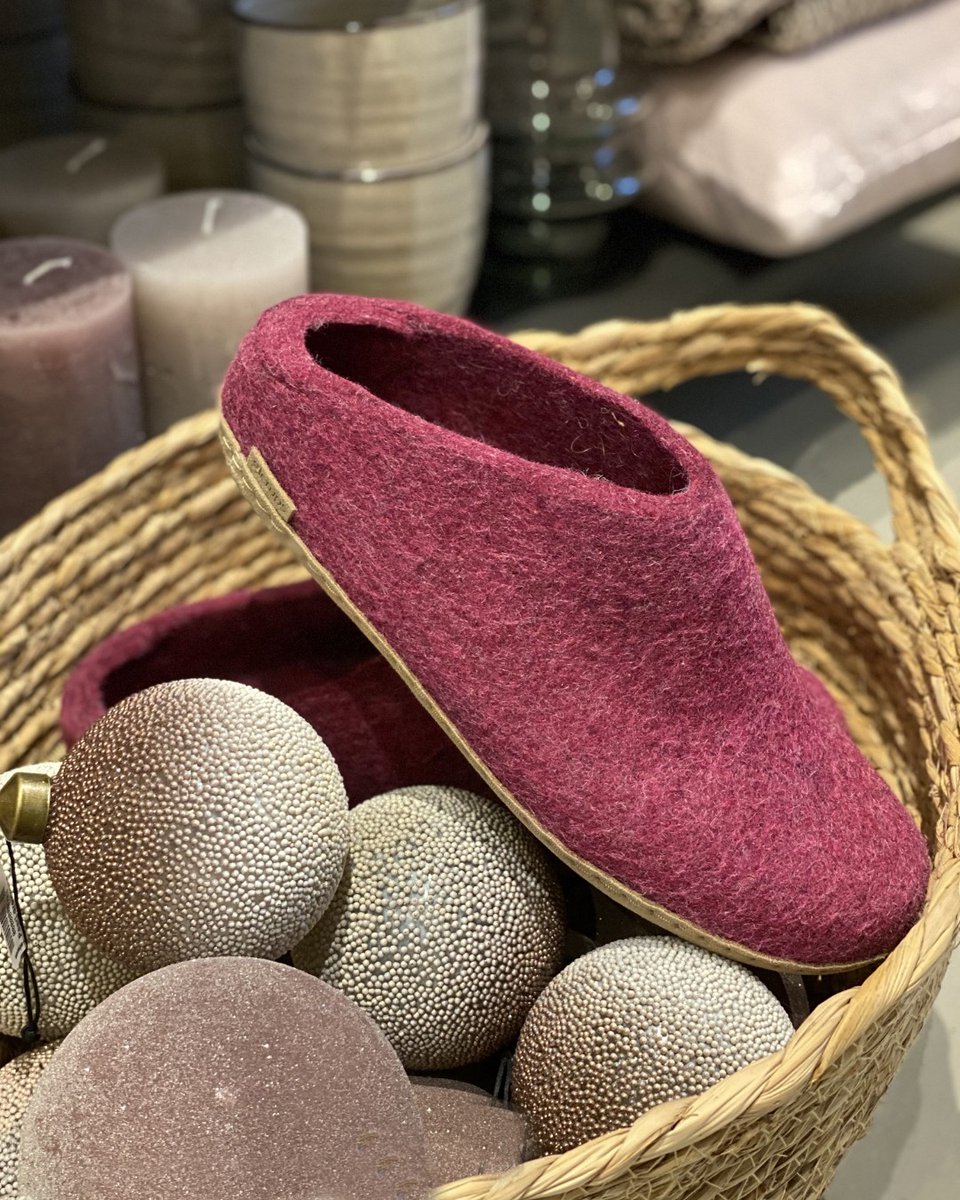 Glerupsca's tweet photo. Our new Cranberry colour has been so popular this year. Which colour of Glerups is your favourite?

Still hoping to give the gift of cozy? Check out our gift cards on our website. 

#glerups #glerupsca #giftofgiving #giftcard #holiday #lastminutegift https://t.co/Km5ttmWbS6