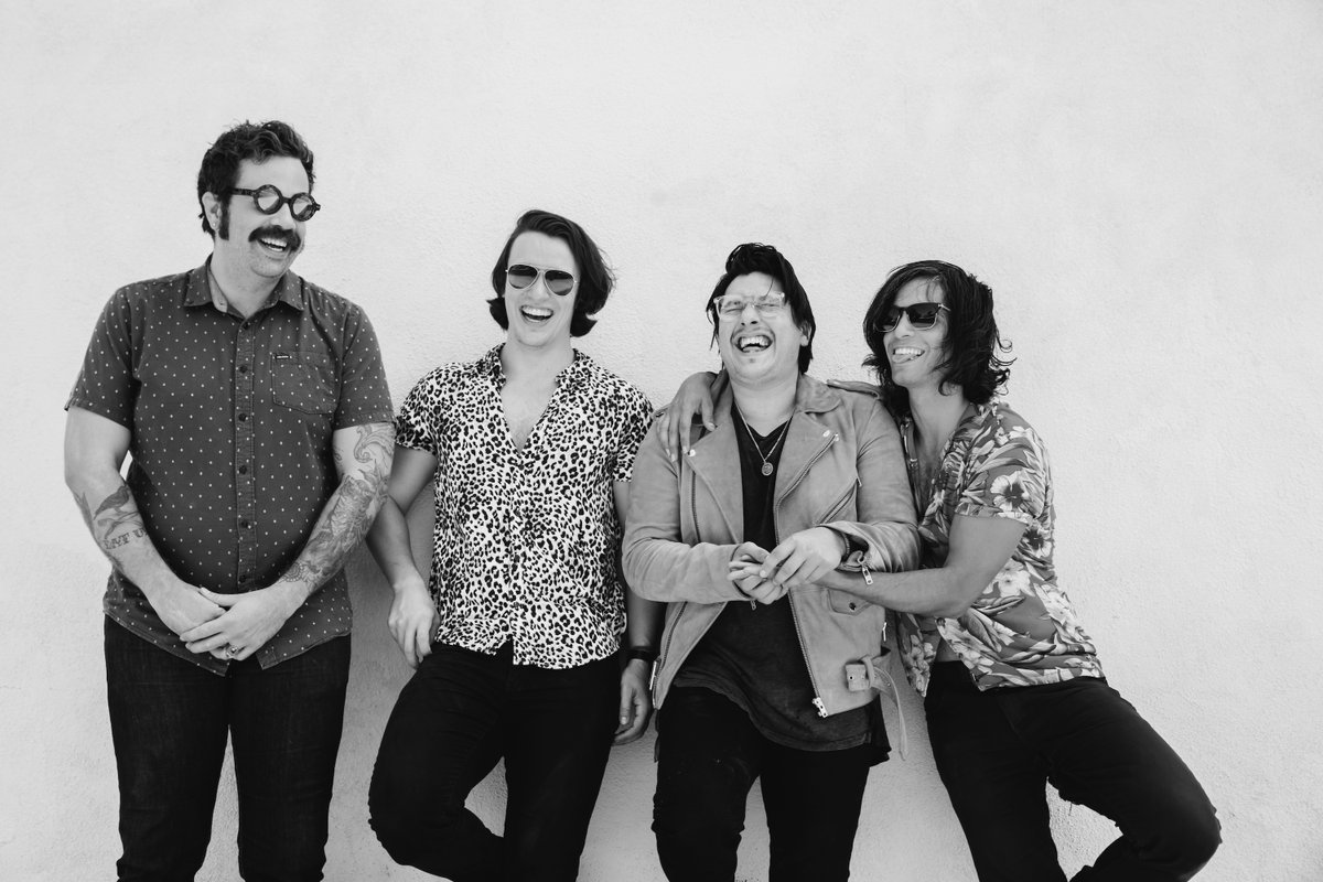 Feelin' fabulous on a Friday, the finish line of this crippling global pandemic in sight (albeit a somewhat distant one). Can't WAIT to play in front of all you beautiful people again. 💋💃♥️💃💋#rock #independentmusic #livemusic #newartist #newband  #musicphotography