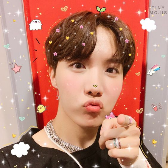 y__n9i's tweet photo. @BTS_twt Thanksss for the selcaaa our lovely sunshine~ Please always take care of yourself~ we want to take care of you like how you take care of us 🤧🤧🤧 hope you don't get sick and take a good rest~ #JHOPE #BTSARMY #toJHOPE @BTS_twt 
PS. ALWAYS REMEMBER THAT YOU ARE LOVED ♥ https://t.co/URTa7WvzT6