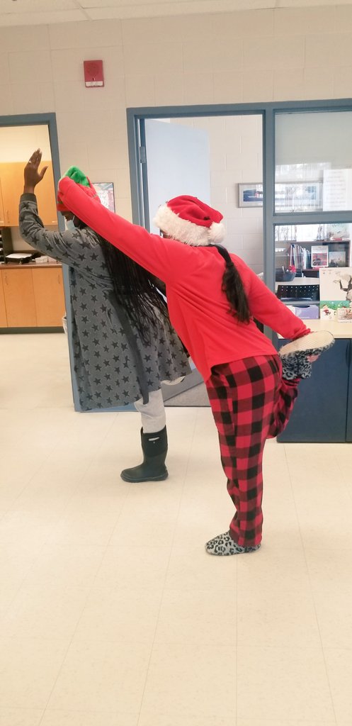 MrsWLearns's tweet photo. T'was the last day before the break and @CedarwoodPS "dropped it like it's hot" #DPAeveryday @opheacanada #DropAndGiveMeZen @YRDSB @YRDSBCECEast  We made it! https://t.co/pPo3S8JErN