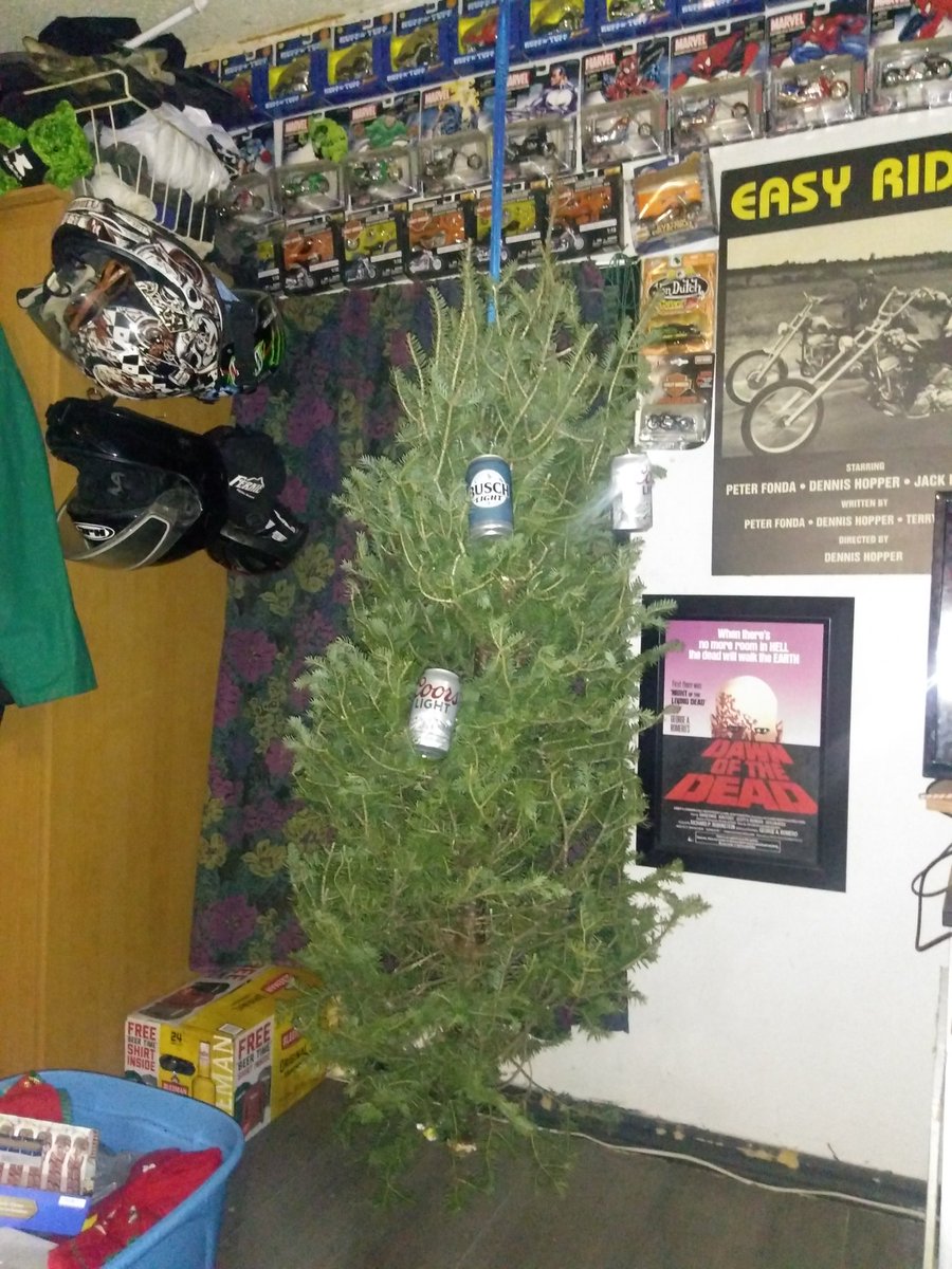 mxzombie's tweet image. Starting to decorate the tree 🍻🍺🍻