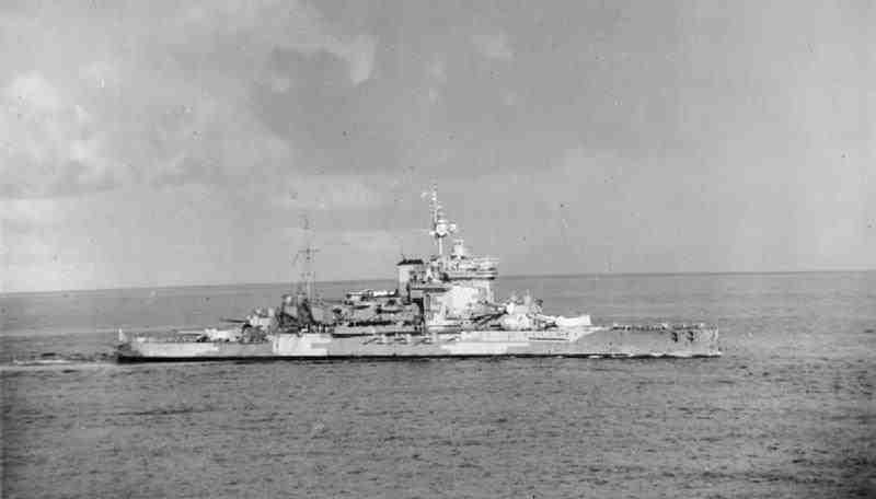 The main show, however, was to come just after midnight, as Adm Cunningham approached Valona himself aboard HMS Warspite, with HMS Valiant & five destroyers. At 0115 the big 15in guns turned to bear & opened fire on Valona's port & airfield, delivering 96 of their 1,938lb shells.