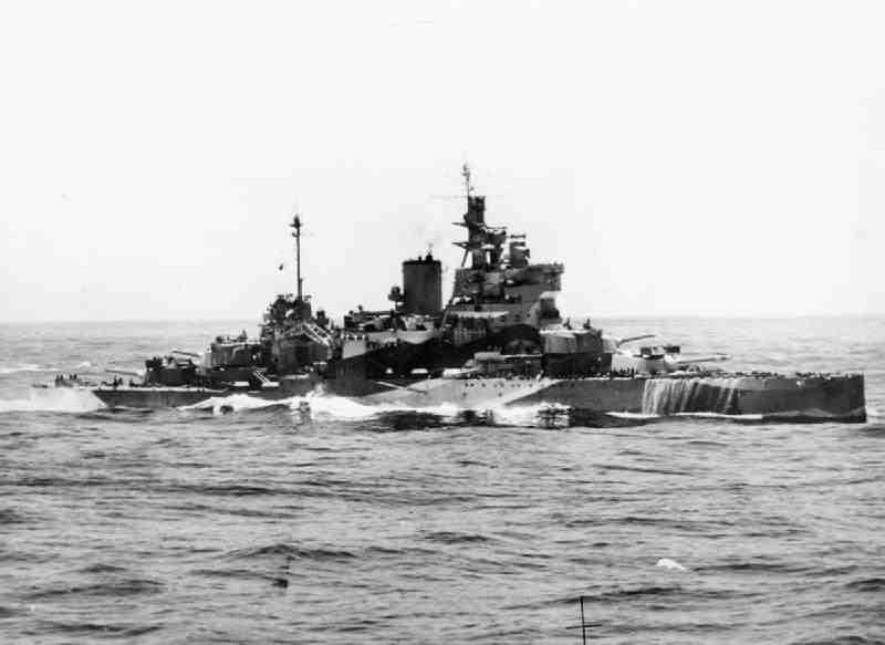 The main show, however, was to come just after midnight, as Adm Cunningham approached Valona himself aboard HMS Warspite, with HMS Valiant & five destroyers. At 0115 the big 15in guns turned to bear & opened fire on Valona's port & airfield, delivering 96 of their 1,938lb shells.