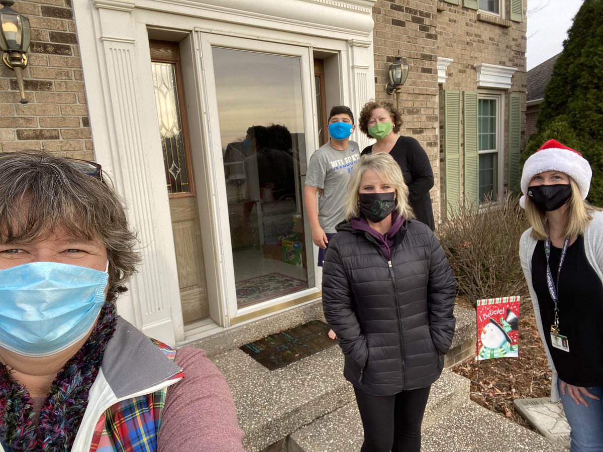 What a great Christmas surprise! Our 8th grade homeroom teachers spent some time today delivering a one of a kind Class of 2021 ornament to the 51 members of the class. Thanks to Mrs Willen, Mrs Passanisi, and Mrs Bale! #stmartharocks #discoverexploreshare #2021rocks