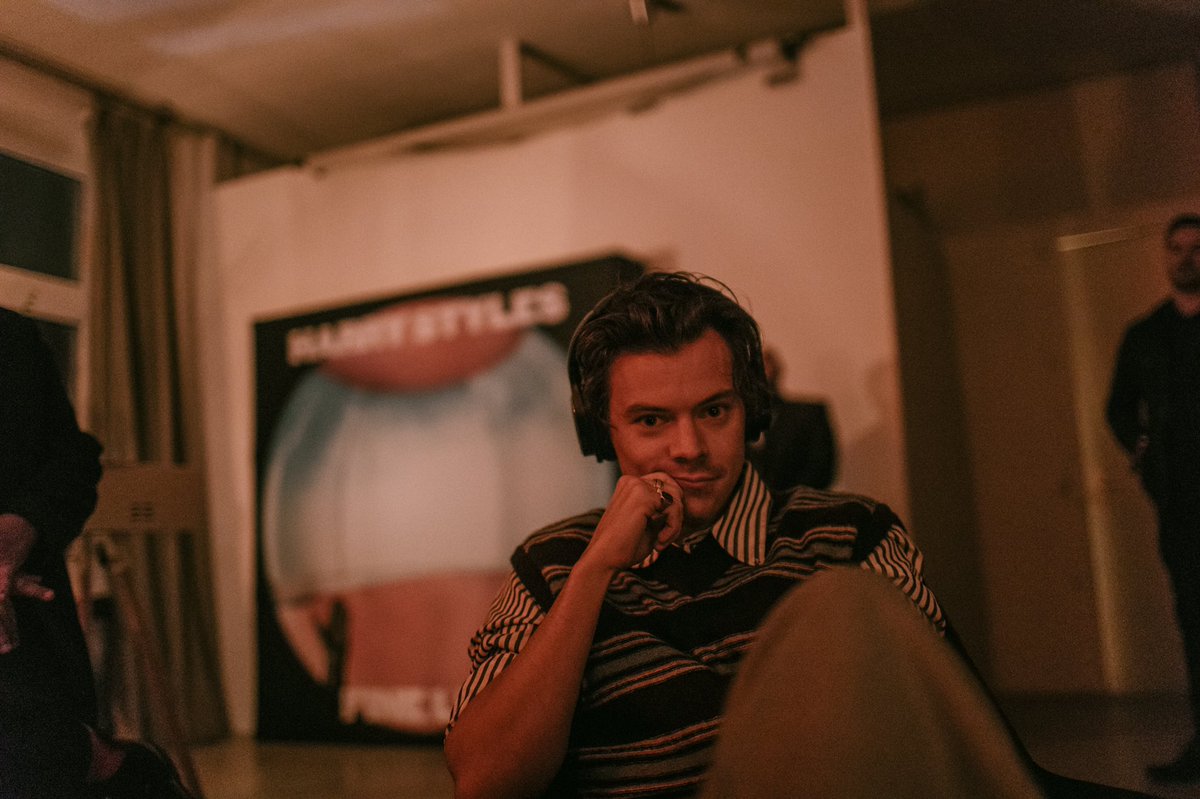 hsdaily's tweet photo. Harry photographed by Hélène Pambrun at the Berlin Fine Line listening party - November 26, 2019 https://t.co/PczZWirEok