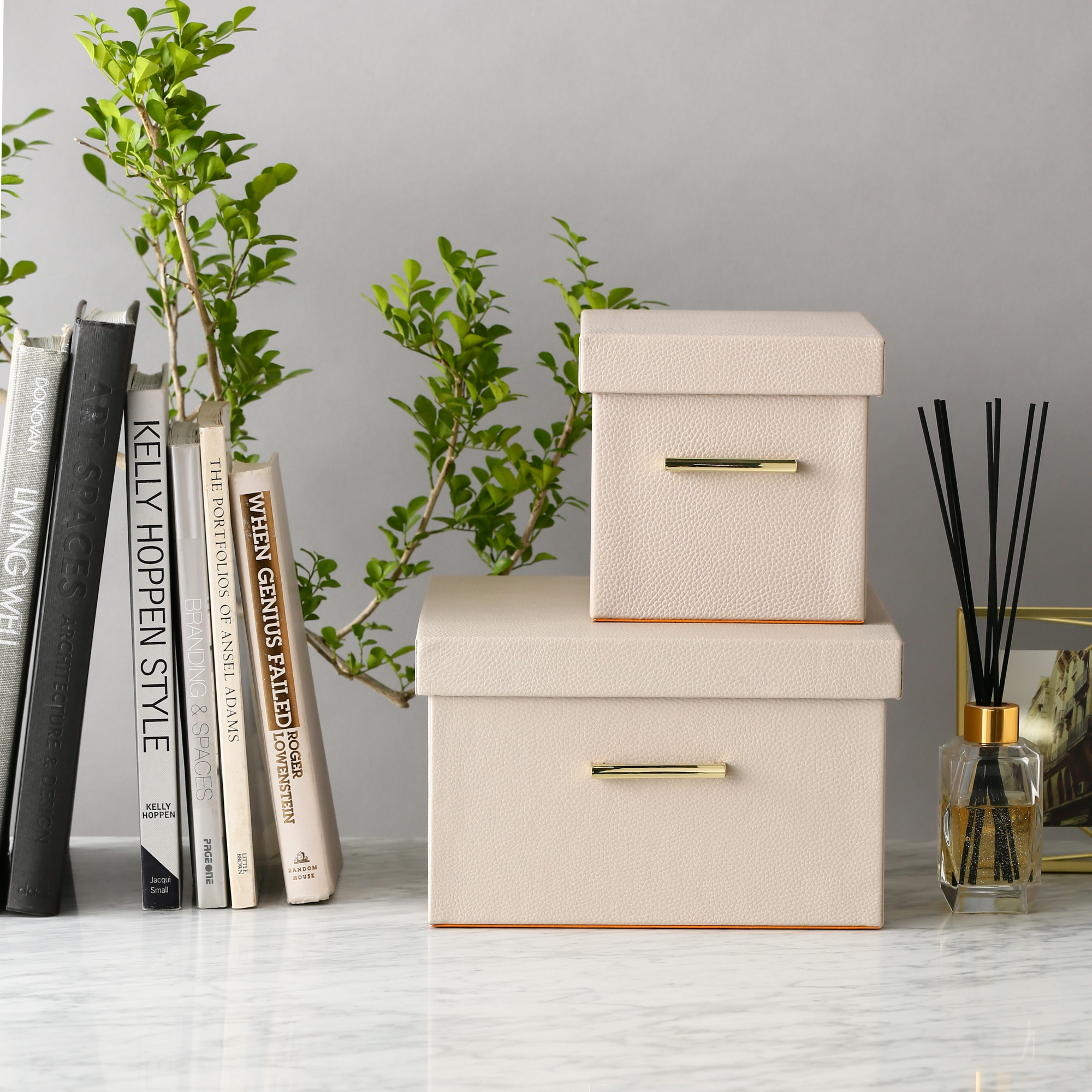 Francfranc フランフラン 公式 Francfrancのある生活 蓋つき収納で気軽に整理しよう 蓋つきのboxであれば ジャンルごとにだけ分けて詰め込むだけで 気軽に収納出来ます 見た目もかわいくスッキリ 年末に向けての大掃除や片付け