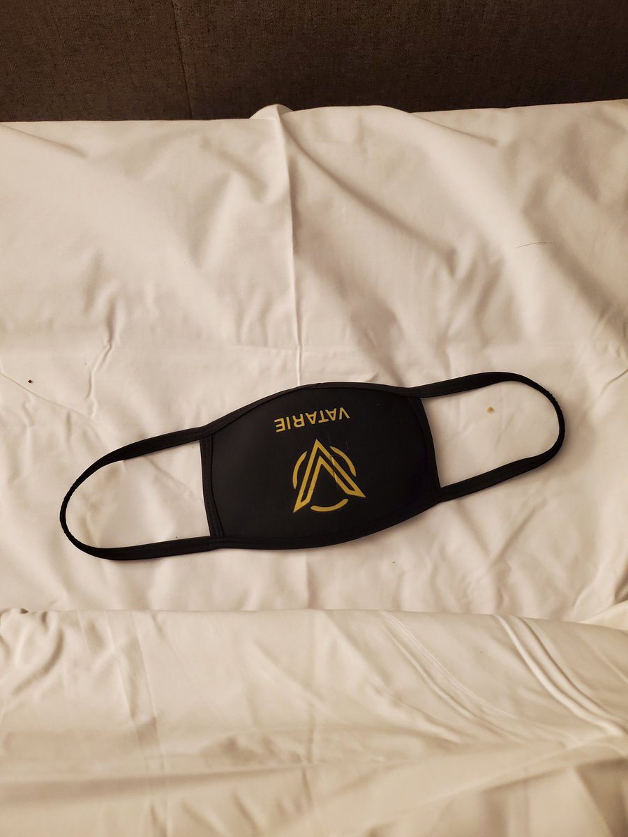 irishbuc's tweet photo. @Hilton @HiltonHonors #COVID #hiltoncovid #dirtyhilton @EmbassySuites Thank you Hilton during this pandemic I can trust my room is clean by the sticker on my door.  I guess the dirty mask and crumbs in my bed mean my room is clean. https://t.co/6GM9jA34qC