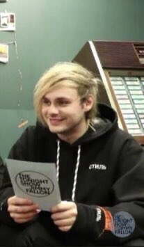 ashyponys's tweet photo. if ur a real moot then maybe you’ll remember how i used to tweet and cry over this photo a lot in like 2018??? and i’m just dropping by to say that i still have it saved https://t.co/slXHX5xlL3