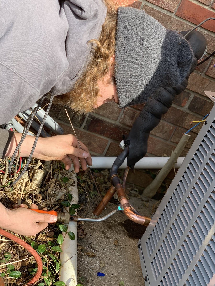 gibsonhvac_'s tweet photo. @EthanD getting the copper lines soldered in this morning. https://t.co/Xj0oxRRSq5