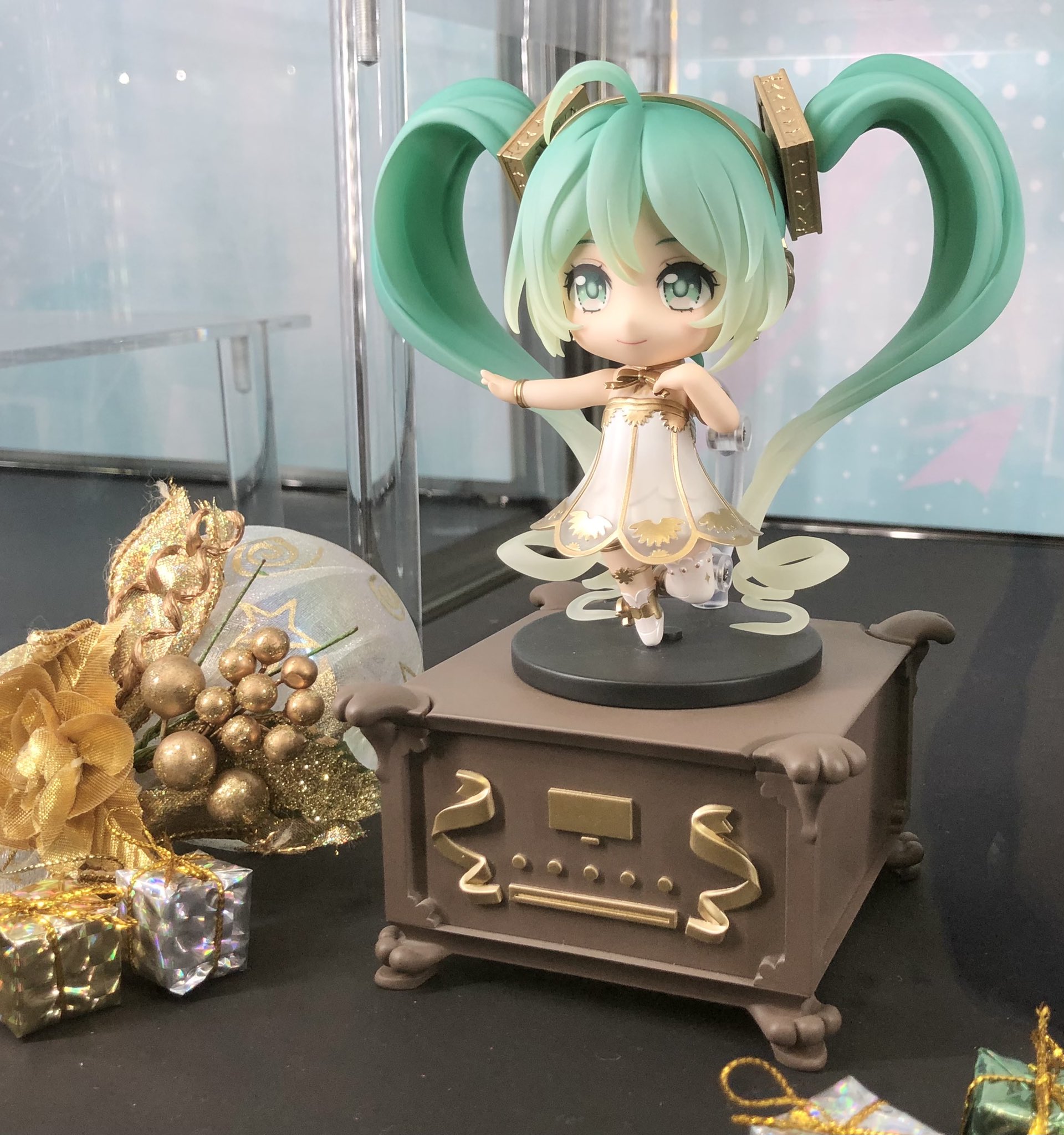 大人気商品 ねんどろいど 初音ミクシンフォニー5thアニバーサリー