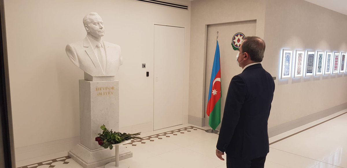 Bayramov_Jeyhun's tweet photo. Belçikadakı Səfirliyimizdə Ümummilli Lider Heydər Əliyevin büstü qarşısına tər çiçəklər qoyaraq, Ulu Öndərin əziz xatirəsini yad etdik.

Commemorated dearest memory of National Leader Heydar Aliyev, laid fresh flowers in front of his bust at the Embassy of Azerbaijan in Belgium. https://t.co/pWonpVxwqx