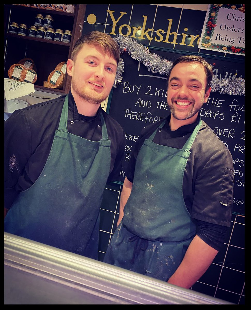 KendallsB's tweet photo. Christmas smiles all round... 😁🎄🎅🏻🎁 

#itsbeginningtolookalotlikechristmas #wearereadyforyou #shoplocal #Harrogate #PateleyBridge https://t.co/BS0I7RPHco