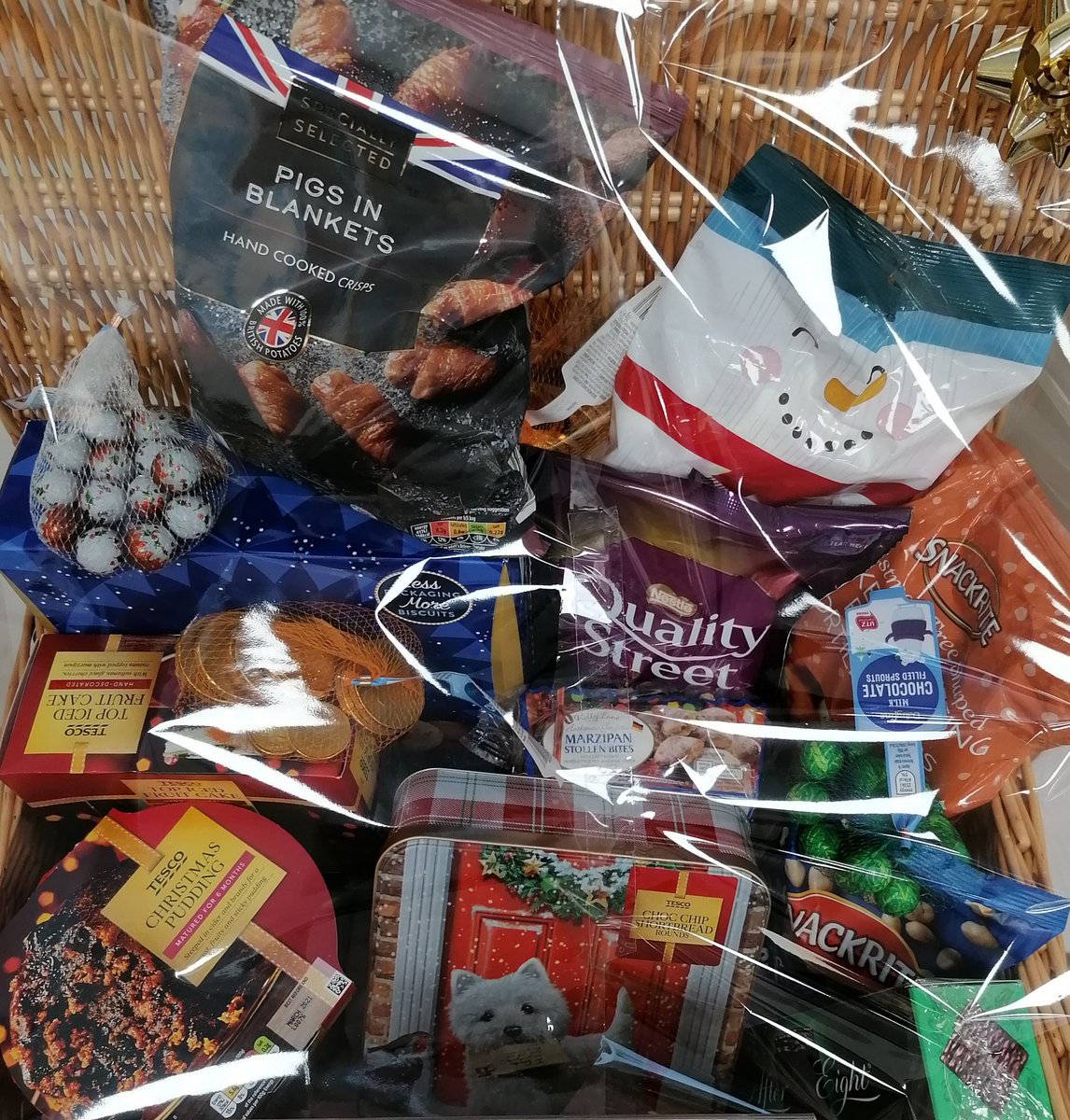 dancowen74's tweet photo. Thanks to everyone that supported us @tsb #Swindon in our annual Christmas Hamper Draw raising funds for our #localcharitypartner @ODSwindon @GorseHillComm we raised a total of £265.00. Look out for more #charity #community events in 2021. #tsbpride https://t.co/8CbWkvglLs
