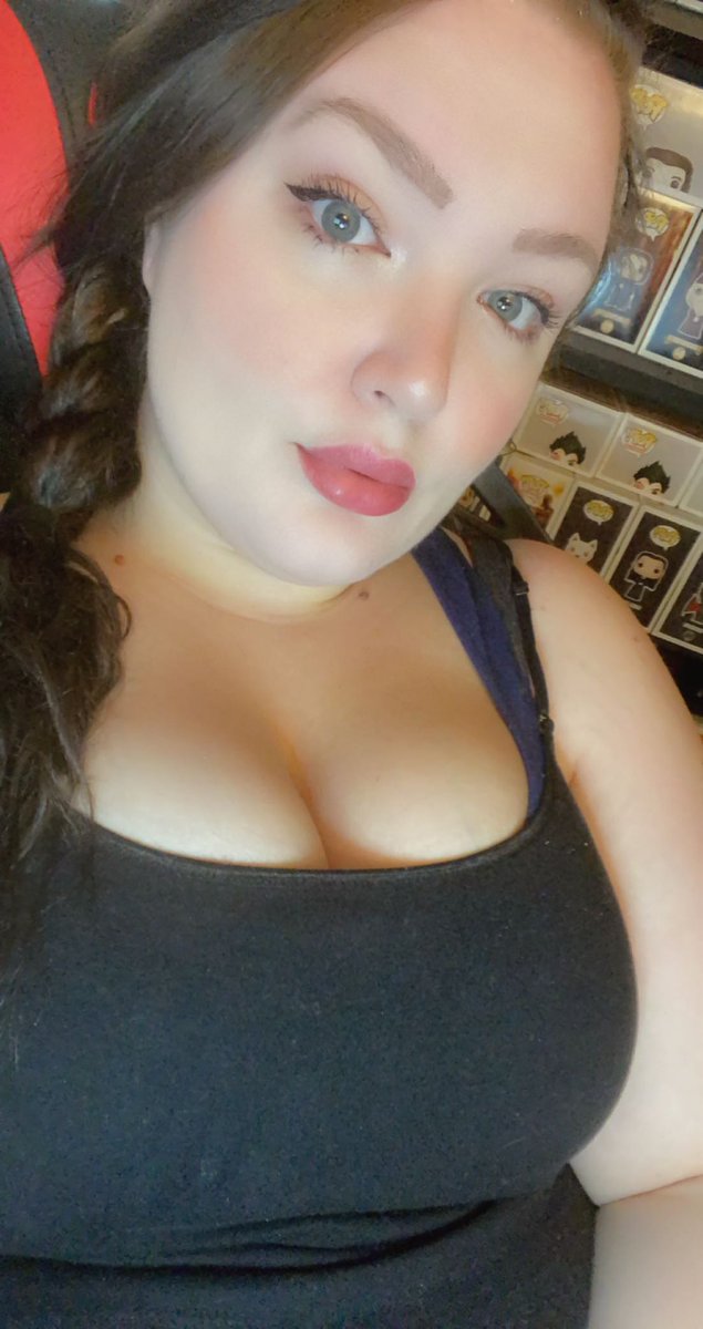 BbwMaxxi's tweet photo. Happy Friday my loves! Will be posting some fun stuff this weekend here and on my Only Fans! #happyfriday #bbw #bigtits #beautiful #sexy #gamergirl #blueeyed https://t.co/cud3Vb4jla