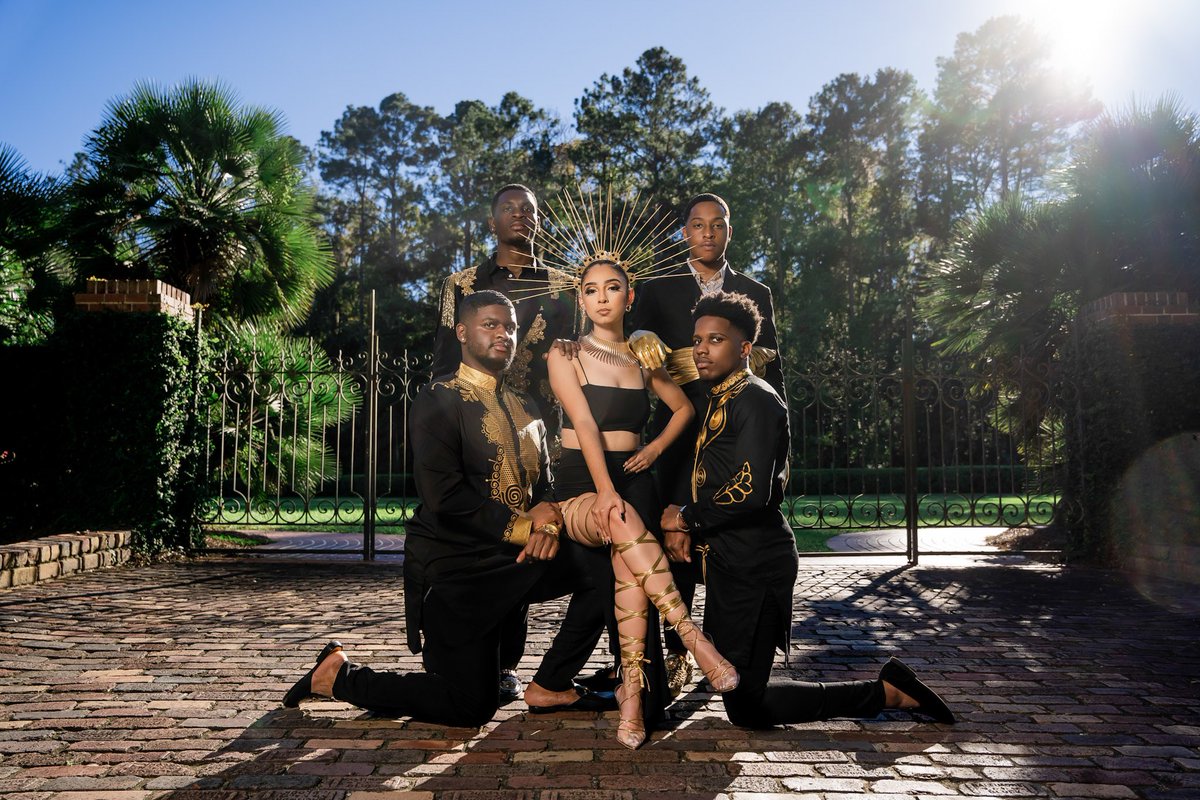 FMT_Tally's tweet photo. FACES. is. real. modeling. https://t.co/wgUh1eOVmH