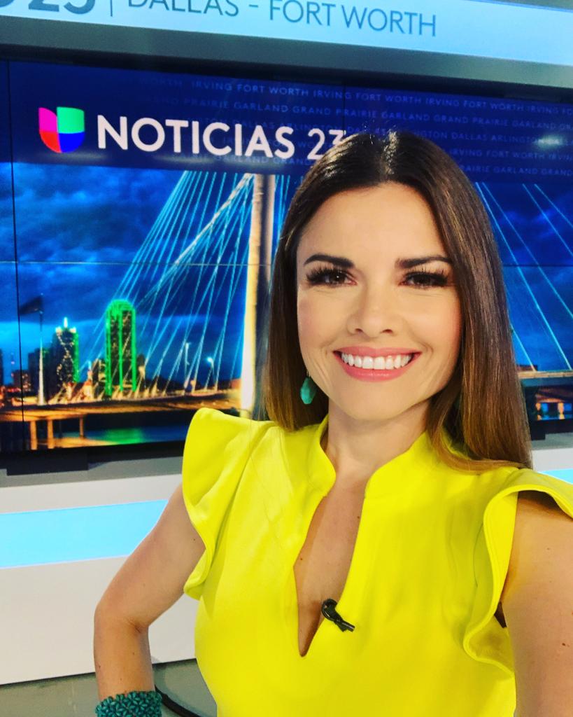 nmasuniviDFW's tweet photo. último día de mi "Twitter takeover". 🙂Gracias por el apoyo y los invito a que sigamos esta conversación, en Twitter, en Instagram y en Facebook me pueden encontrar bajo: @johanasuareztv Los espero hoy a las 5 pm y a las 10 pm en @Univision23DFW y el domingo en #ALPuntoDFW 😁 https://t.co/JuKkk3B913