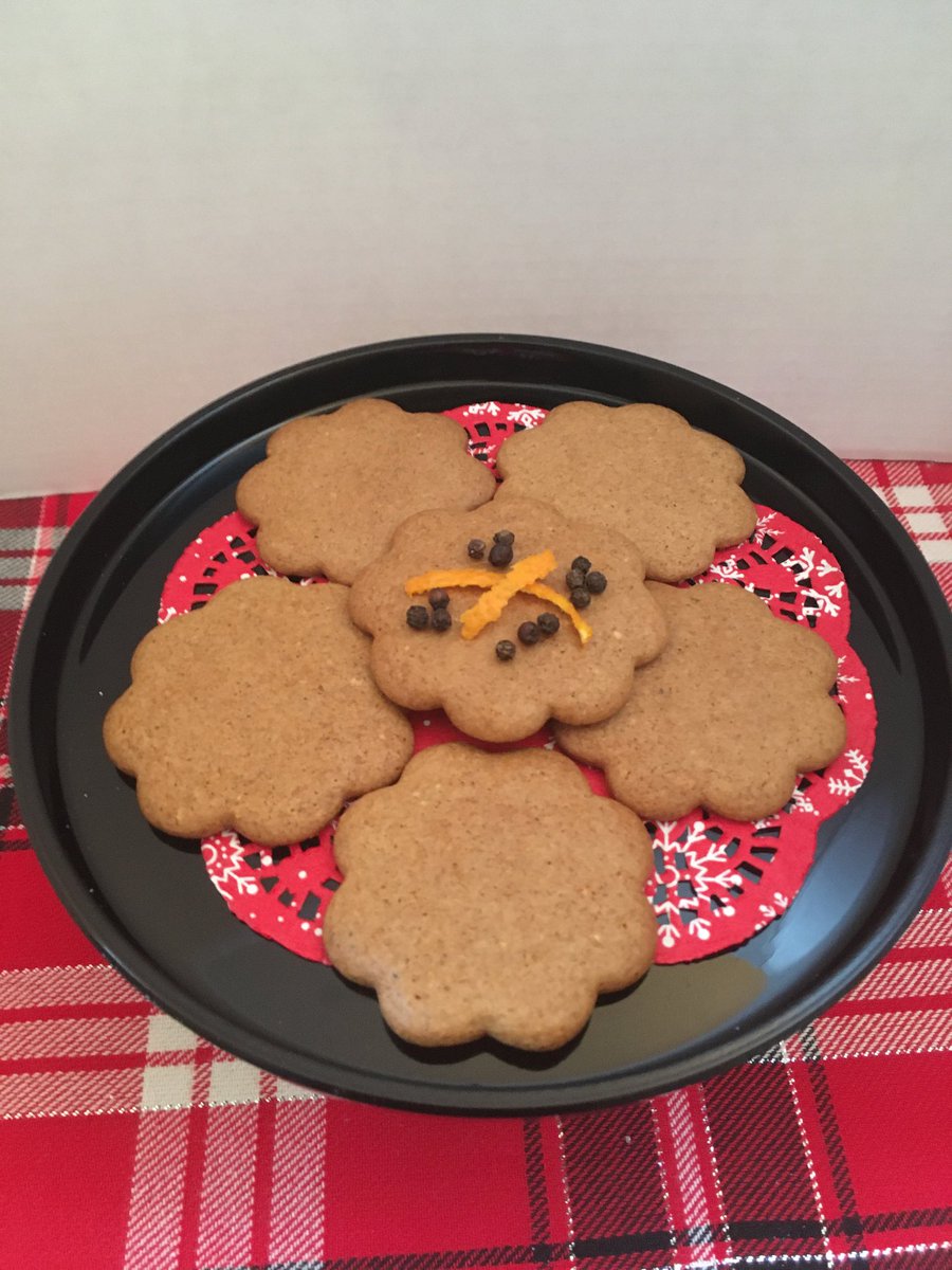 muumuubakes's tweet photo. My grandmother’s Finnish gingerbread recipe. (Piparakakku)
Powdered tangerine peel &amp; black pepper give them their distinctive flavour. These cookies have a great SNAP. Good dunkers! ⁦@cbcbakingshow⁩ #finnishbaking #piparkakku https://t.co/ZYCgVudUYX