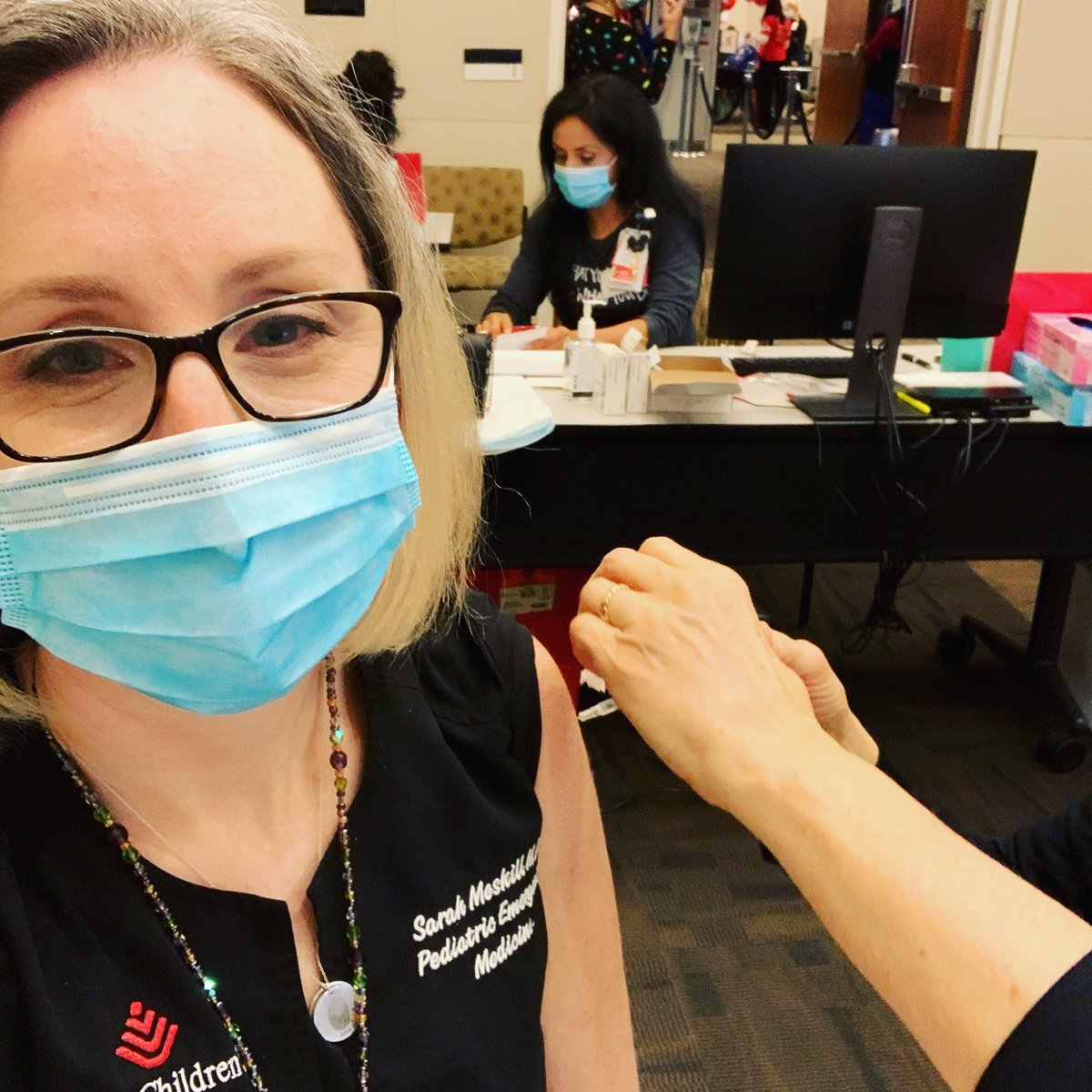 PEMDrSarah's tweet photo. This year has been challenging, professionally and personally. Still lots to do and must maintain precautions, but I am so thankful and hopeful. Can’t wait until my friends and family can join me!
#thisismyshot #stickittoCOVID #righttobarearms @BCMHouston @TXChildrensPEM https://t.co/CDdeeDyVEL
