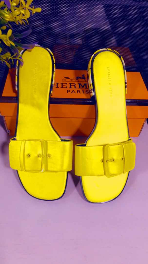 Princess5758's tweet image. Beauty ur feet.pls retweet