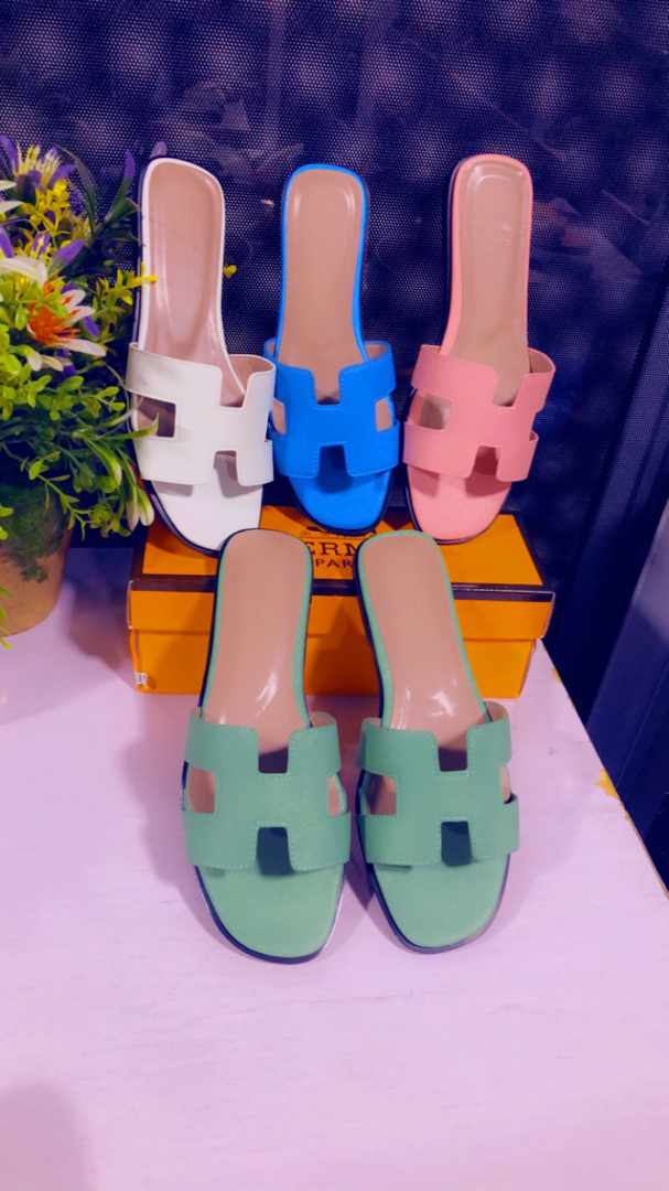 Princess5758's tweet image. Beauty ur feet.pls retweet