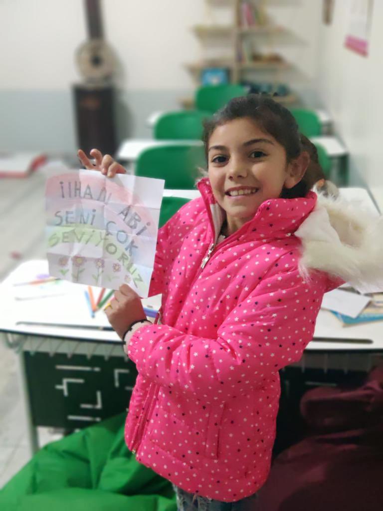 illhansennews's tweet photo. Yapılan yardımlar Ağrı’nın Eleşkirt ilçesindeki Yığıntaş ilkokulu öğrencilerine ulaştırıldı. Bu güzel çocuklara ulaşmamızı sağlayan @koyokullariyard kurumuna çok teşekkür ederiz. Sizler de onlardan desteklerinizi lütfen esirgemeyin. 🎈

@illhansen | #İlhanŞen https://t.co/BXBz0c9fKN