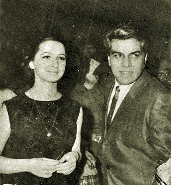 sowika71's tweet photo. #50YearsOfMeraNaamJoker #18Dec1970

#Dhamendra and #KseniyaRyabinkina 

#RajKapoor #BollywoodFlashback

@aapkadharam https://t.co/D3bkI1o6qW