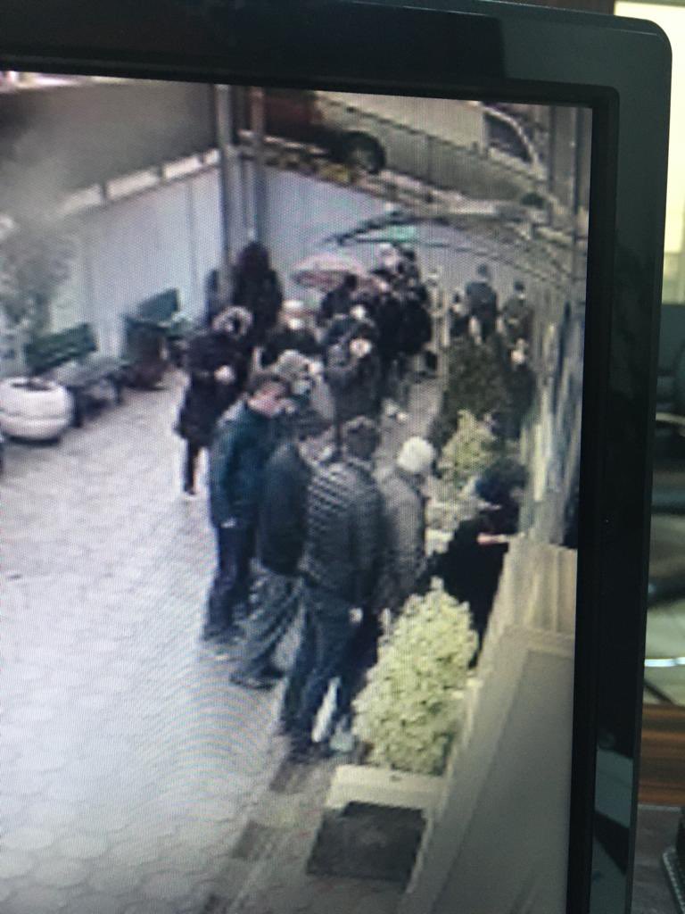 Elazığ SGK İl Müdürümüzün mekanı cennet olsun İnşaAllah. Peki Sayın Bakanım salgına karşı tedbirlerin alındığı bir zamanda YAPILANDIRMA çıkararak SGK’larda insan yoğunluğunu arttırmak ne kadar doğruydu?! <a href="/ZehraZumrutS/">Zehra Zümrüt Selçuk</a> <a href="/sgksosyalmedya/">SGK</a> <a href="/RTErdogan/">Recep Tayyip Erdoğan</a>