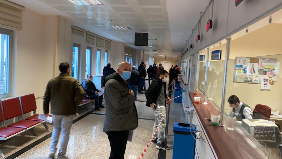 10 yaş altı çocuğu olan anneler, 65 yaş üstü olanlar, engelliler ve kronik rahatsızlığı olanların evden çalışması için genelge çıkarıldı ama YAPILANDIRMA bahanesiyle bu genelge SGK’larda uygulanmıyor! <a href="/ZehraZumrutS/">Zehra Zümrüt Selçuk</a> <a href="/sgksosyalmedya/">SGK</a> <a href="/RTErdogan/">Recep Tayyip Erdoğan</a>