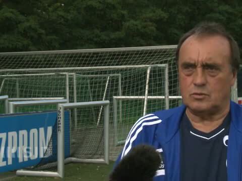 He was omitted from the regional Westfalen side for being too short. Although, Lothar Matuschak, the person responsible for all youth goalkeepers at Schalke, saw Neuer’s potential and asked the club to reconsider.
