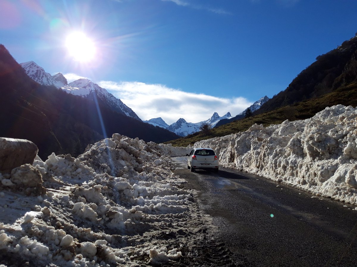 CastanRoi's tweet photo. #metierextraordinnaire quand pour travailler sur nos 3 centrales #hydroelectriques du haut de la vallée du Val d'Azun nous traversons l'avalanche de Poueydebat #ValleeduTech L'arrivée de l'hiver complique nos sorties mais nous avons fiabilisé nos centrales avant l'hiver. https://t.co/r7fW7uJE9B
