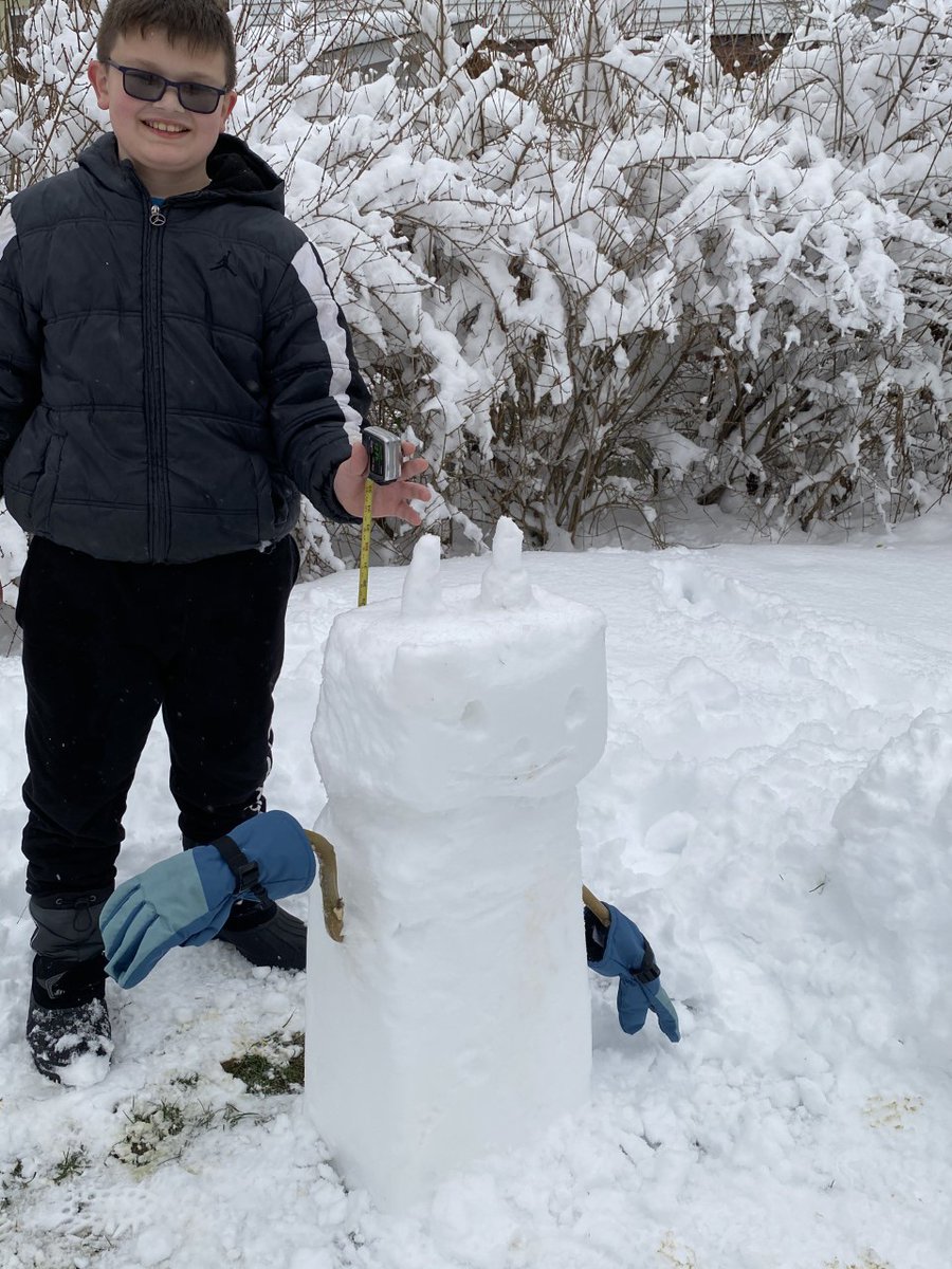 PghClassical's tweet photo. Artists at Pittsburgh Classical had a choice yesterday to work on their traditional art assignment, or go outside to create a snow sculpture that wasn't a traditional snowman.  We have some very creative snow artists at PCA! #ThePCAWay @PPSnews @PghSuptHamlet https://t.co/CRE0tNsZUb